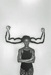 In foto: l'opera dell'artista, attivista Laetitia Ky “Pow'hair (instead of power)” - c-print, mounting on diasec-plexiglass satin 75x50 cm, 2022. Edition of 5 + 2 AP
