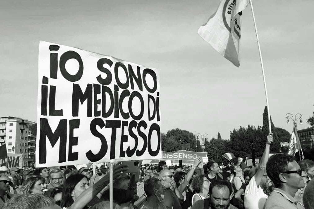 Manifestazione No Green Pass a Roma. Fonte: www.ilfonogramma.it