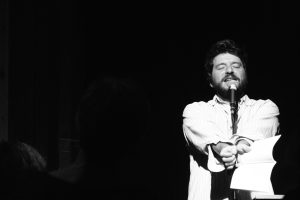 Filippo Balestra in "Poesie normali, discorsi pazzi", foto di Massimo Bianchini, SPAM!, Porcari 2024