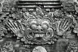 Scultura su un tempio balinese (dal web)